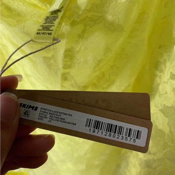 SKIMS NEW 4X Yellow Highlighter Stretch Lace Bodysuit‎ - Picture 7 of 8